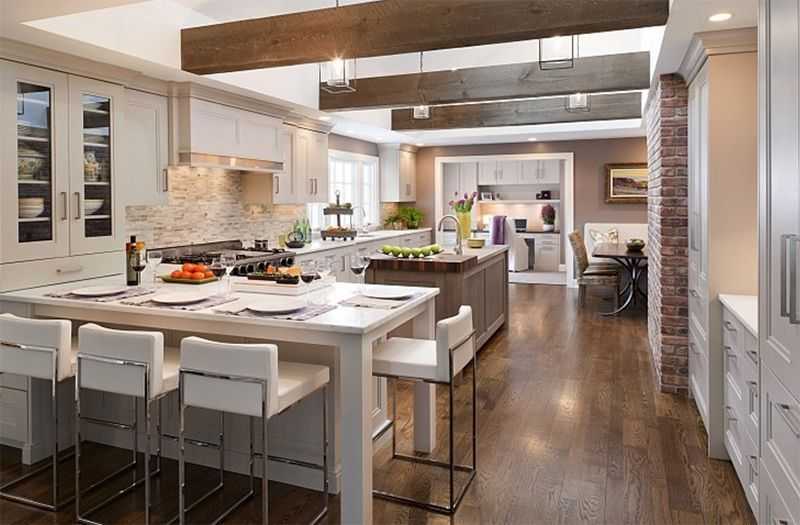 Ngoài đồ đạc bằng gỗ, bạn cũng có thể sử dụng rầm xà gỗ và gạch lát tường để mang đến sự giản dị cho căn phòng như mẫu nội thất phòng bếp trên đây